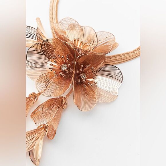 ZARA CASCADING FLOWER NECKLACE - Picture 3 of 4